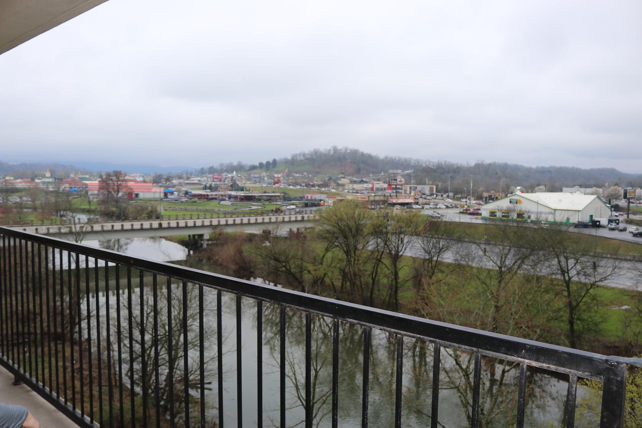 River Crossing Resort Pigeon Forge Exterior photo